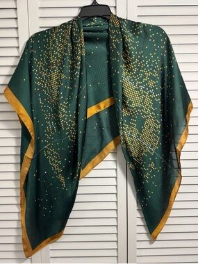 NWOT 100% Silk Wrap Shawl Green
Horse Print Square Scarf 43"